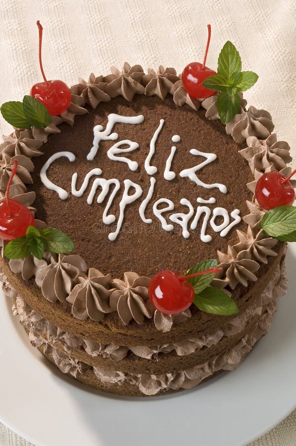Feliz cumpleaños,  Nessa  !!! Dedicated-chocolate-birthday-cake-close-up-10454365