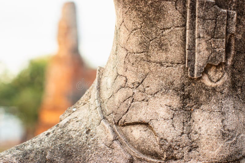 Deel van een oud boeddha - standbeeld