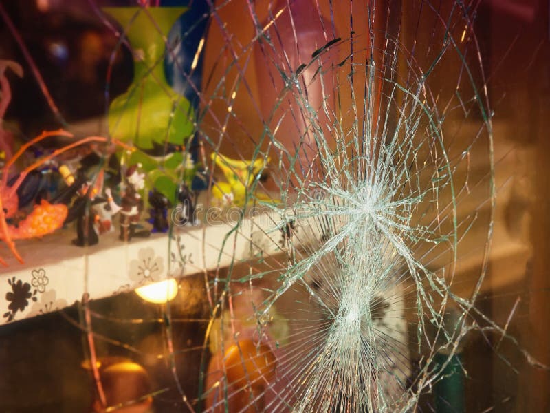 Defektes Shopfenster lizenzfreie stockfotografie Defektes Shopfenster lizenzfreie stockfotografie