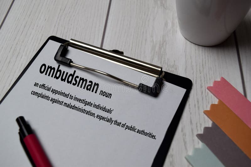 Definition av ombudsman med en innebörd i en bok. ordlista