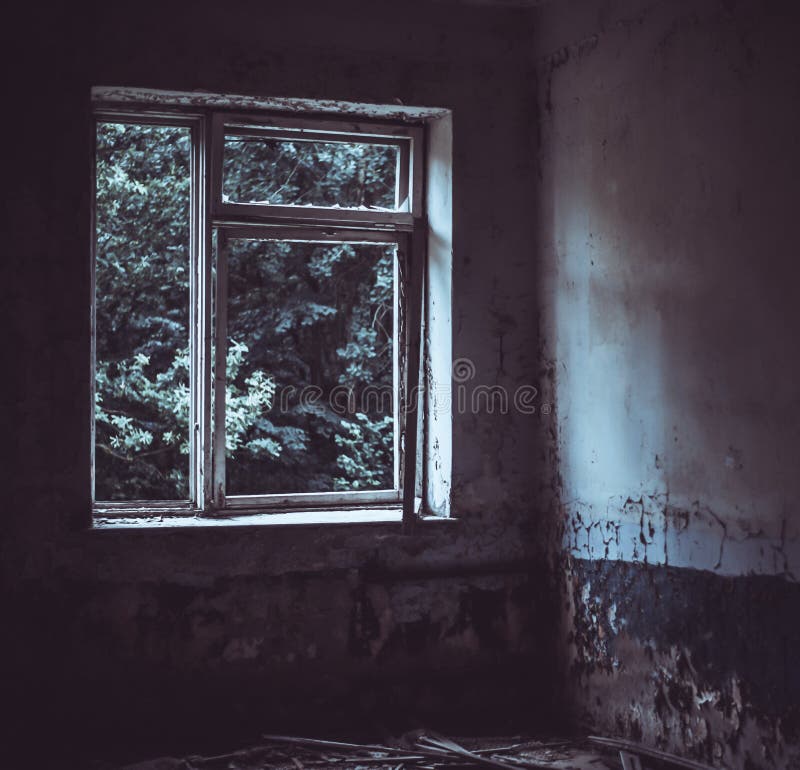 Để tìm hiểu về sự đổ nát, sự suy tàn trong đô thị thông qua ảnh, hãy đến và chiêm ngưỡng hình ảnh về Dark Room in an Abandoned Ruined Building. Light from a Window. Góc chụp và ánh sáng cực kỳ đặc biệt sẽ khiến bạn cảm thấy thật hoang tàn.
