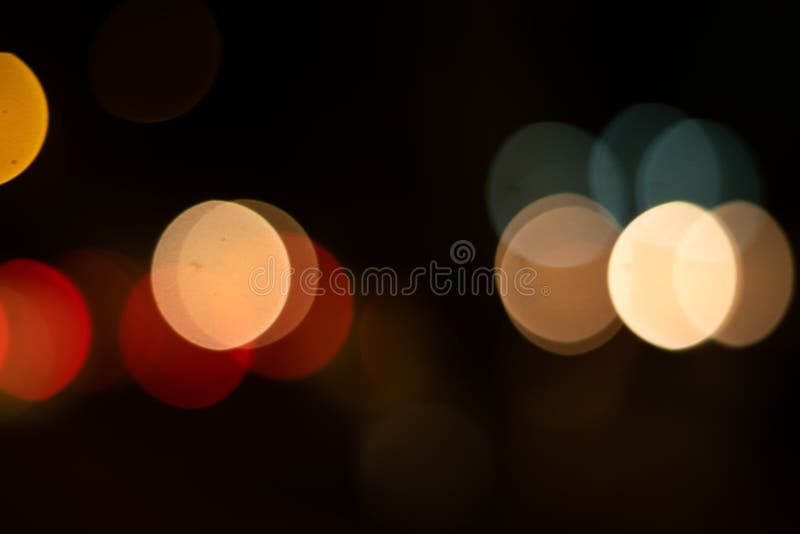 Defocused bakgrund för ljusbokehcirkel på natten royaltyfri bild Defocused bakgrund för ljusbokehcirkel på natten royaltyfri bild