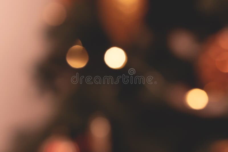 Defocused fir tree with golden christmas decorations blurred festive backdrop fotografia de stock royalty free