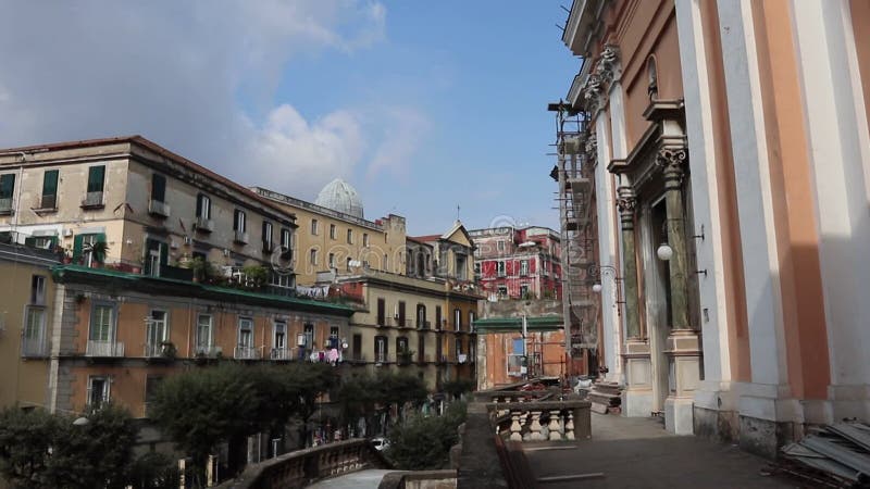 Degli scalzi della chiesa di Santa Teresa de sagrato du panoramica dal de naples banque de vidéos