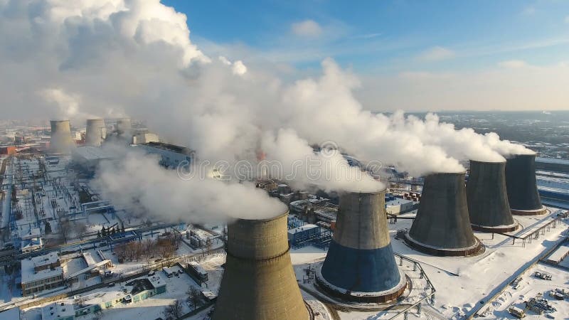 Dekatyzuje, dymi od drymb przy termiczną elektrownią, antena