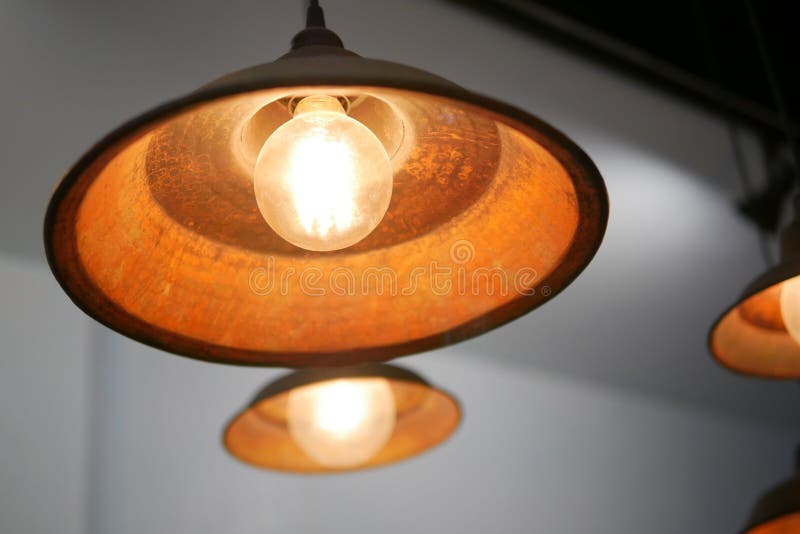 Dekorative hängende hängende Lampe der Decke der Antike und der Weinlese beleuchten lizenzfreie stockfotos Dekorative hängende hängende Lampe der Decke der Antike und der Weinlese beleuchten lizenzfreie stockfotos