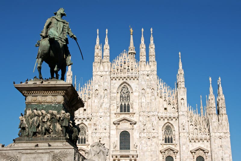 del duomo milan piazza royaltyfria bilder del duomo milan piazza royaltyfria bilder