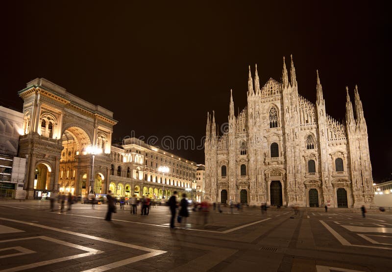 Del duomo nattpiazza royaltyfri bild