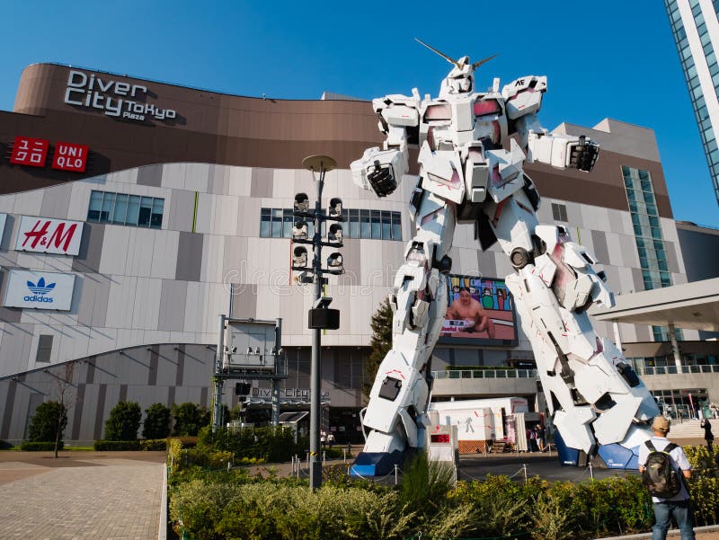 Del mismo tamaño de RX-0 Unicorn Gundam en el buceador City Tokyo Plaza en el Od imagen de archivo Del mismo tamaño de RX-0 Unicorn Gundam en el buceador City Tokyo Plaza en el Od imagen de archivo