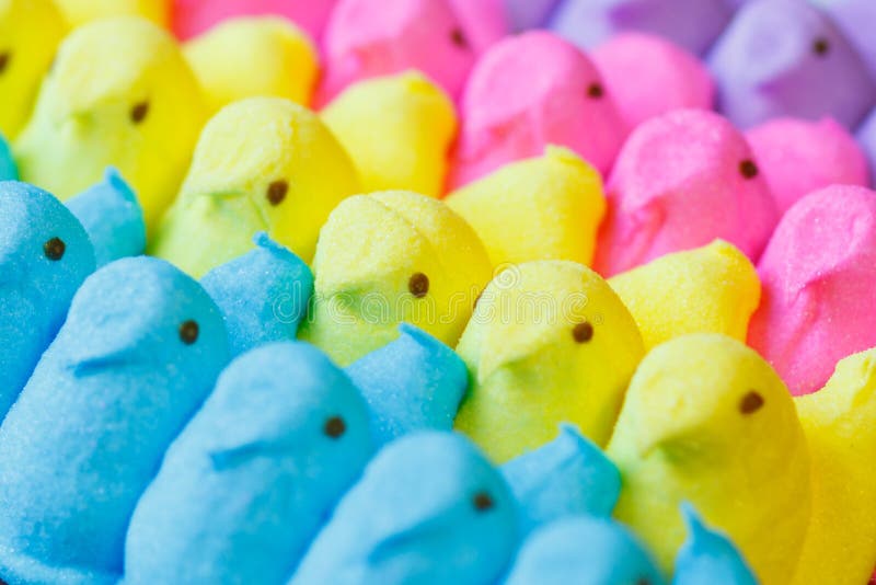 Deleites coloridos do Marshmallow de Easter fotografia de stock royalty free