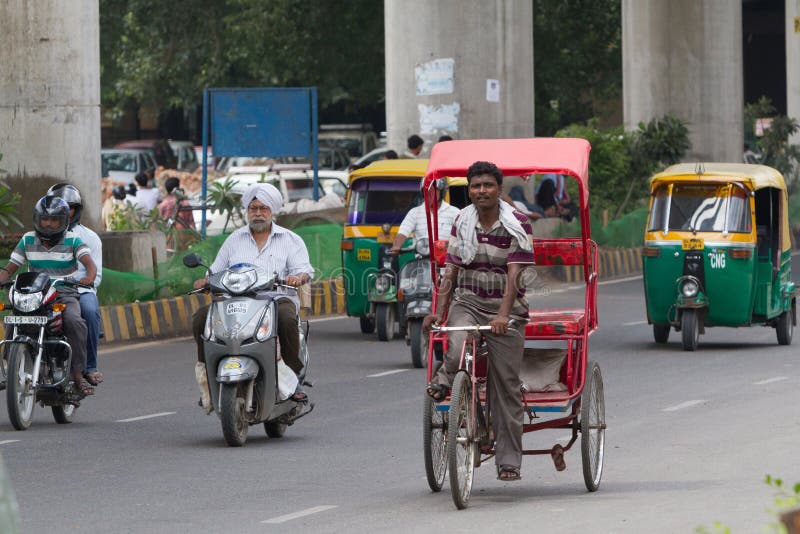DELHI INDIA-AUGUST 29: Indisk trishaw 29, 2011 i Delhi, Indien