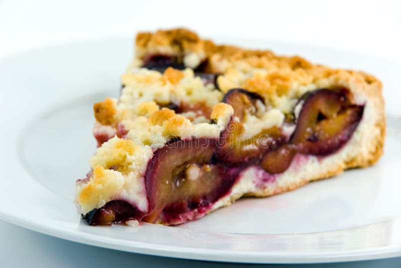 Delicatessen crumble plum cake