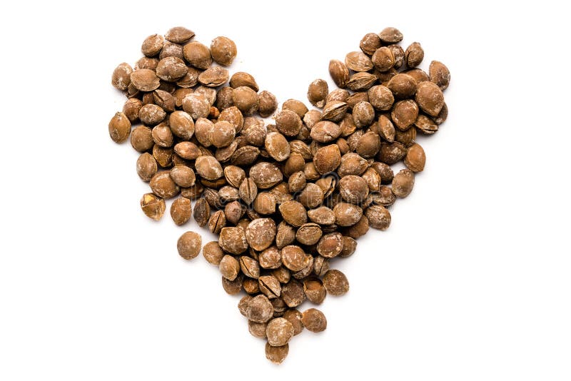 Deliciosos hoyos de albaricoques fritos con sal, en forma de corazón fotografía de archivo Deliciosos hoyos de albaricoques fritos con sal, en forma de corazón fotografía de archivo