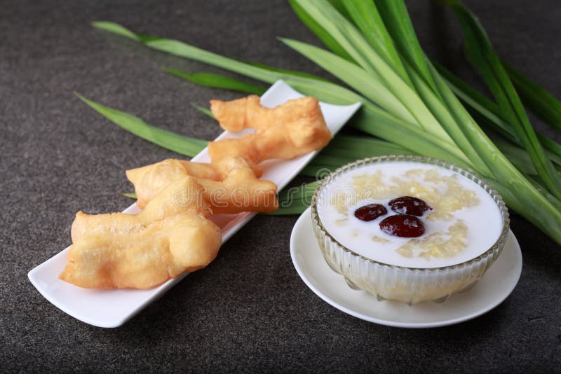 Thai dessert Tuo suan (mung beans in Coconut Milk)