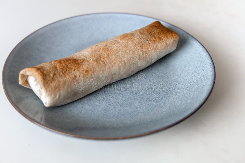 Delicious fried roll on a plate delicious fried roll on a plate high quality photo foto de archivo