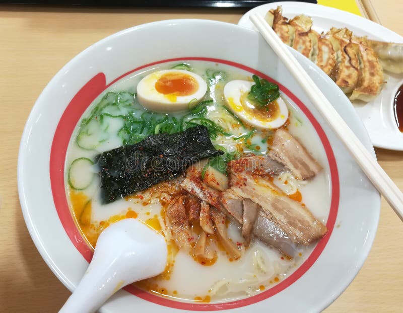 Delicious Ramen & Gyoza royalty-vrije stock afbeeldingen Delicious Ramen & Gyoza royalty-vrije stock afbeeldingen