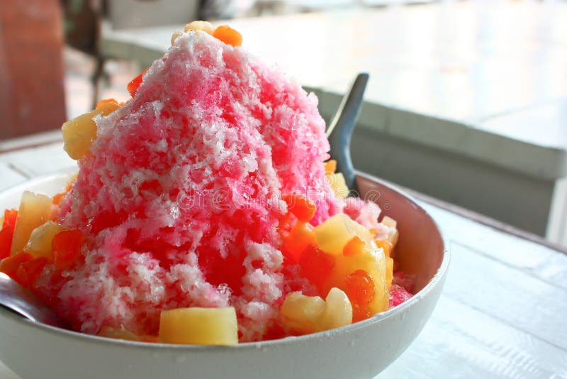 Delicious Snow Cone in White bowl