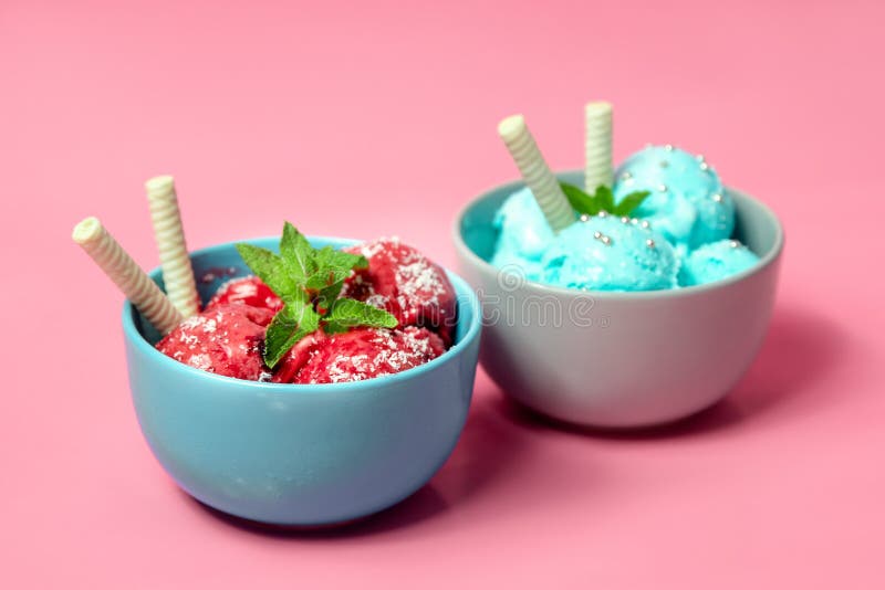 Delicious strawberry ice cream for two royalty free stock photography Delicious strawberry ice cream for two royalty free stock photography