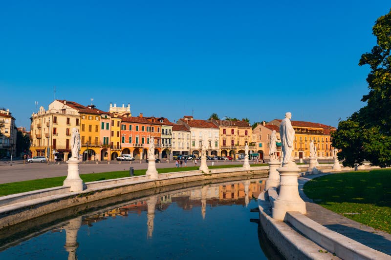 Della Valle de Prato La arena pública más grande de Italia Padua, Italia imagenes de archivo Della Valle de Prato La arena pública más grande de Italia Padua, Italia imagenes de archivo