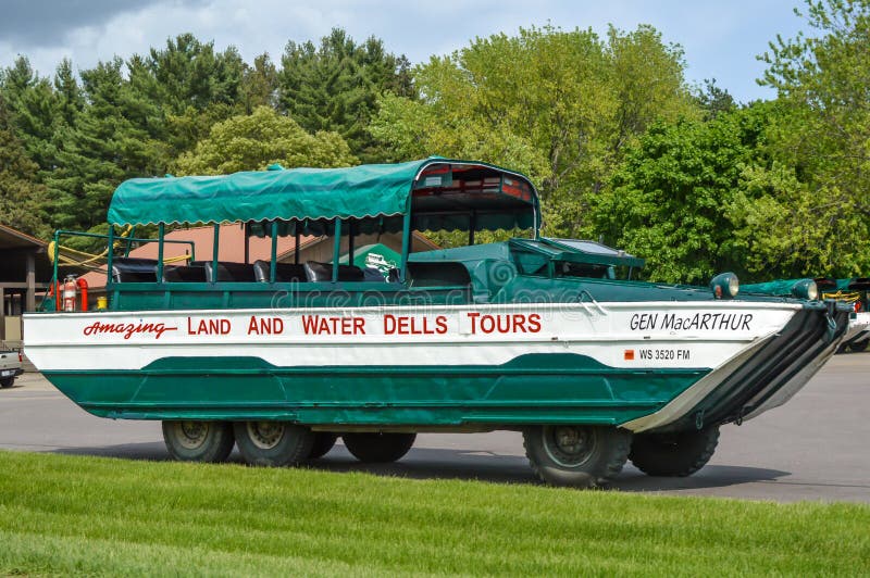 the duck tour wisconsin dells
