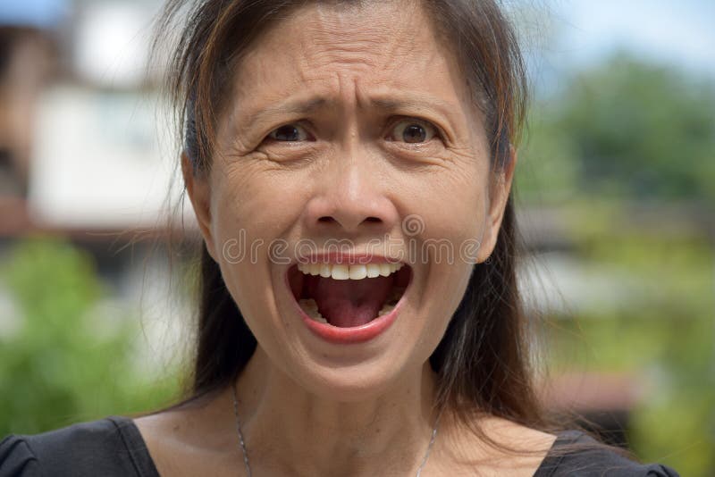 Demens Och Filipina Granny Fotografering För Bildbyråer Bild Av