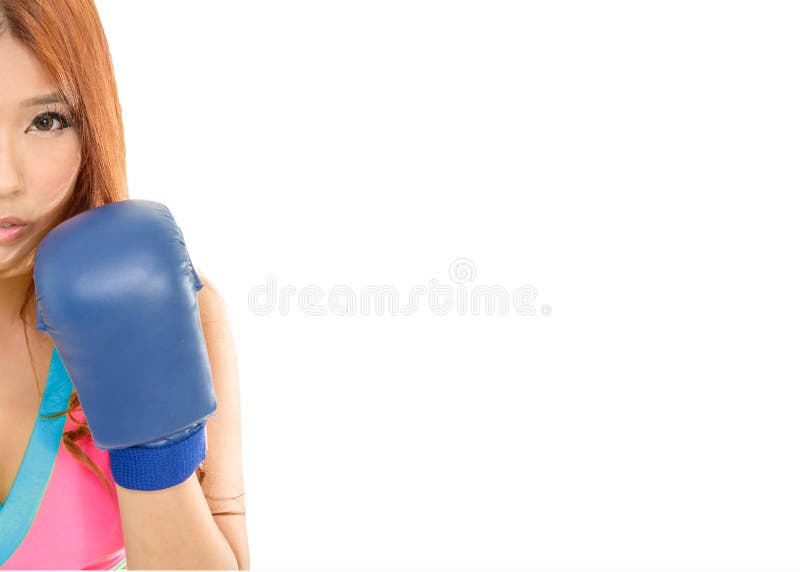 Demi visage de femme asiatique avec des gants de boxe images stock Demi visage de femme asiatique avec des gants de boxe images stock