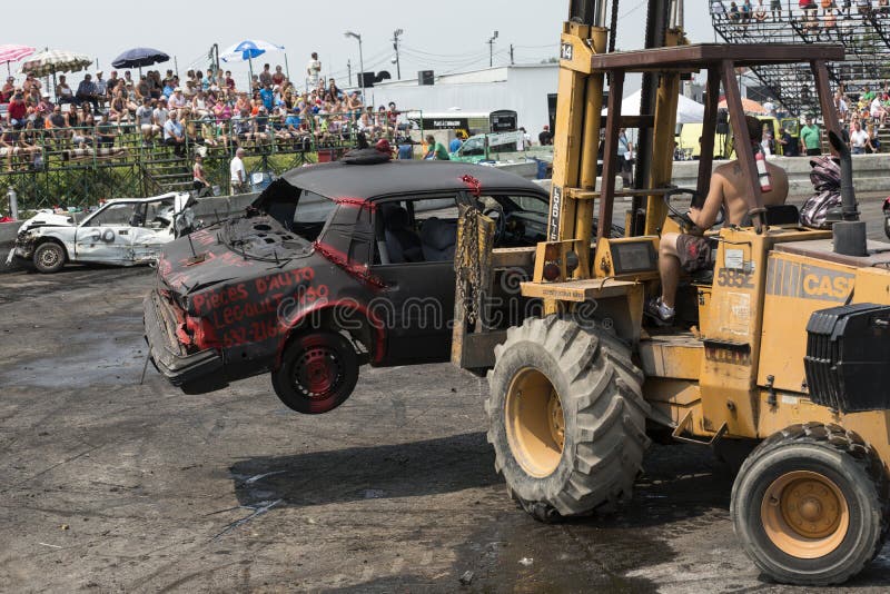 Napierville demolition derby, July 12, 2015, picture of wrecked car out of demolition derby. Driver banging stock images, royalty-free photos and pictures
