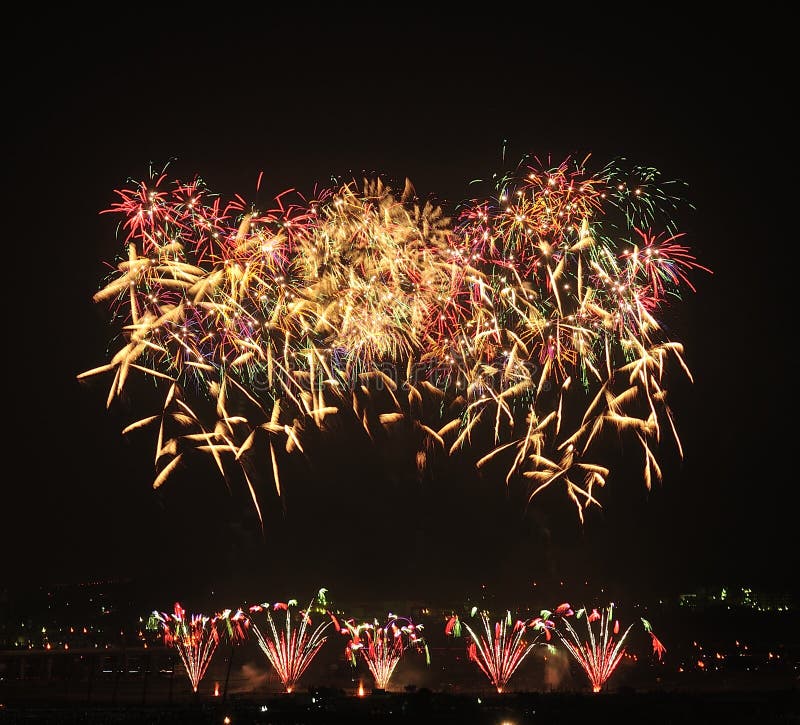 Demostración de los fuegos artificiales imagen de archivo Demostración de los fuegos artificiales imagen de archivo