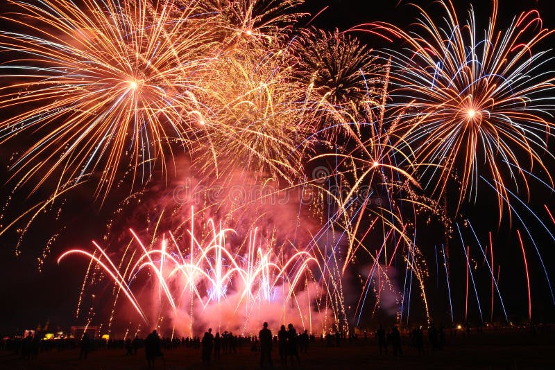 Demostración de los fuegos artificiales foto de archivo Demostración de los fuegos artificiales foto de archivo