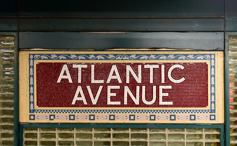 Den atlantiska avenyn, Barclays centrerar stationen - NYC-gångtunnel arkivfoto Den atlantiska avenyn, Barclays centrerar stationen - NYC-gångtunnel arkivfoto