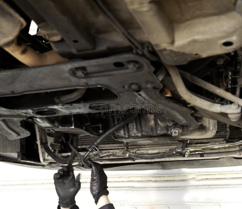 den auto bilclippingreparationen isolerade seminariet för reparationen för mekanikerbanan det professional fotografering för bildbyråer den auto bilclippingreparationen isolerade seminariet för reparationen för mekanikerbanan det professional fotografering för bildbyråer