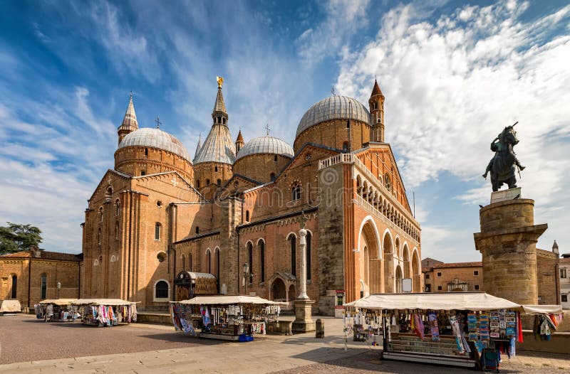 Den basilikadi Sant `en Antonio i Padova, Italien arkivfoto Den basilikadi Sant `en Antonio i Padova, Italien arkivfoto