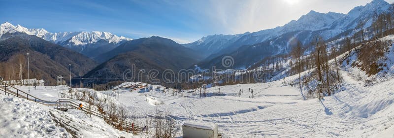 In den Bergen ein sonnigen Morgen Sehen Sie meine anderen Arbeiten im Portfolio lizenzfreies stockfoto In den Bergen ein sonnigen Morgen Sehen Sie meine anderen Arbeiten im Portfolio lizenzfreies stockfoto