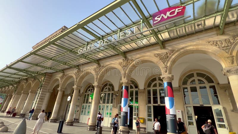Den berömda östliga järnvägsstationen i paris vid namn gare de l est city of paris france september 05 2023