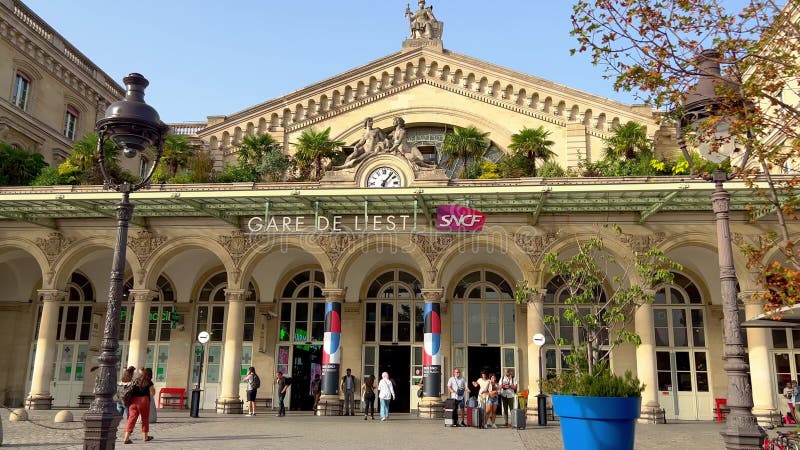 Den berömda östliga järnvägsstationen i paris vid namn gare de l est city of paris france september 05 2023