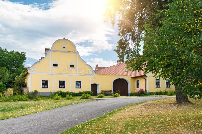 den bohemia tjecken dekorerade världen för unesco för den lantliga lokalen för republiken för arvholasovicehus den södra Lokal fö royaltyfri bild den bohemia tjecken dekorerade världen för unesco för den lantliga lokalen för republiken för arvholasovicehus den södra Lokal fö royaltyfri bild