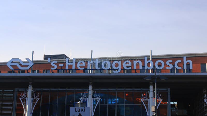 Den Bosch Nos Países Baixos 10122019 : Sinal Do Jumbo City Um Ramo Lateral  Do Grande Mercado De Mercearias Foto Editorial - Imagem de europeu,  colosso: 207845576