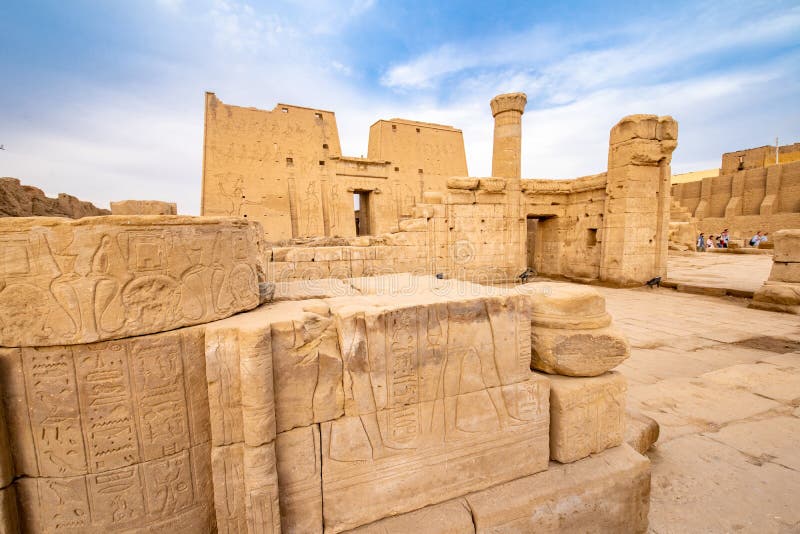 Den Horus templet fördärvar i Edfu Egypten arkivfoton Den Horus templet fördärvar i Edfu Egypten arkivfoton