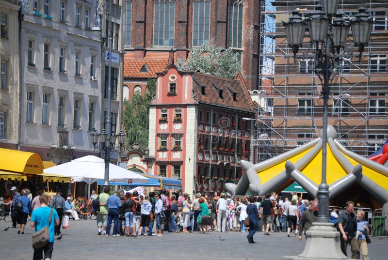 Den huvudsakliga fyrkanten av den Wroclaw staden i Polen fotografering för bildbyråer Den huvudsakliga fyrkanten av den Wroclaw staden i Polen fotografering för bildbyråer