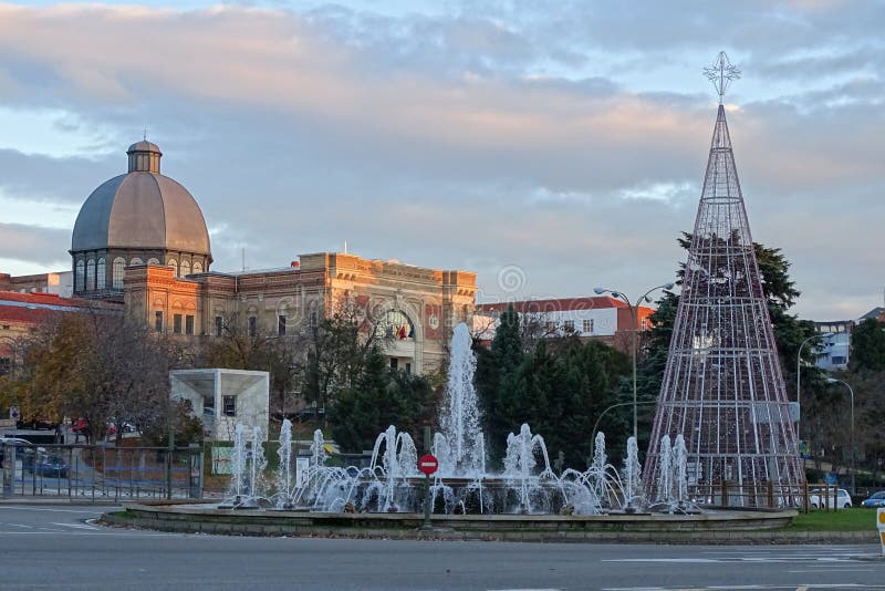 Den högre tekniska skolan av industriella teknikerer i Madrid, Spanien arkivbild Den högre tekniska skolan av industriella teknikerer i Madrid, Spanien arkivbild