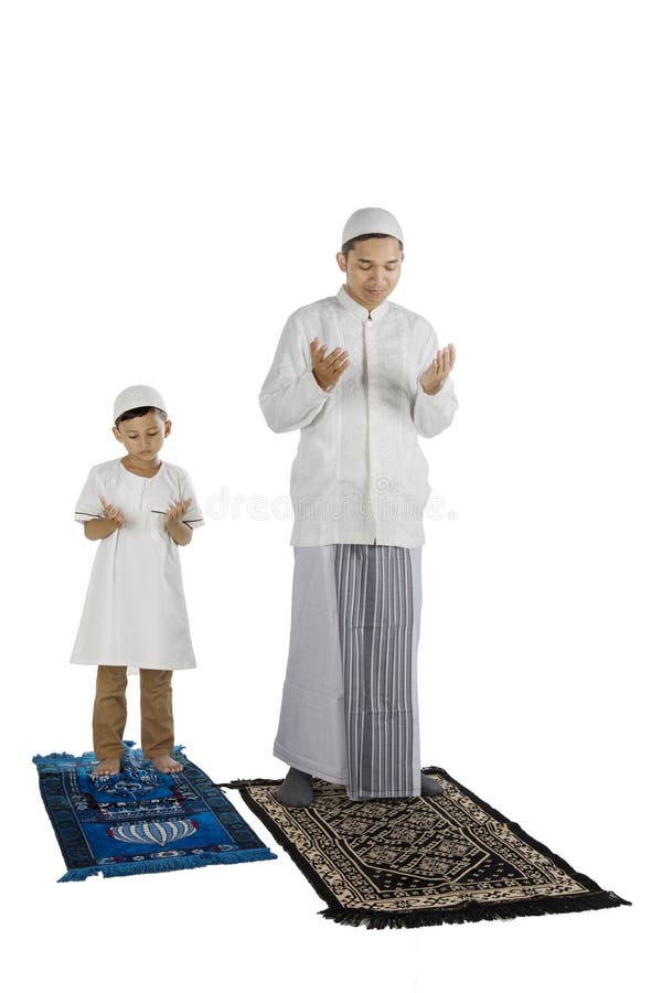 Den innerliga familjen ber till Allahen arkivfoton Den innerliga familjen ber till Allahen arkivfoton