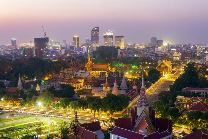 Den kungliga palatsaftens penh-kambodia royaltyfria foton