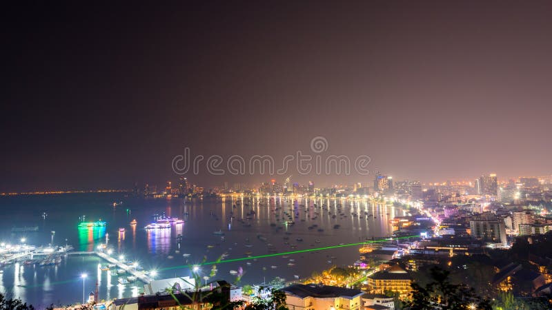 Den mest härliga synvinkelPattaya stranden i den Pattaya staden Chonburi, Thailand arkivfoton Den mest härliga synvinkelPattaya stranden i den Pattaya staden Chonburi, Thailand arkivfoton