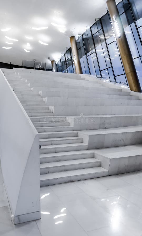 Den moderna inre av utställningpaviljongen fotografering för bildbyråer Den moderna inre av utställningpaviljongen fotografering för bildbyråer