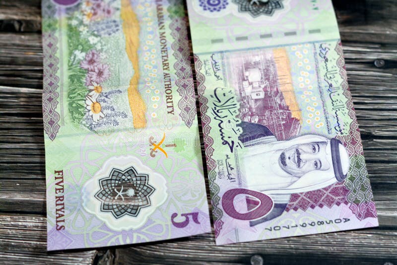 Den nya polymeren 5 sar fem saudi arabia riyals cash money senote bill series 1441 ah har shaybah-oljeraffinaderi royaltyfri fotografi