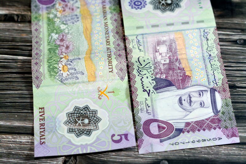 Den nya polymeren 5 sar fem saudi arabia riyals cash money senote bill series 1441 ah har shaybah-oljeraffinaderi fotografering för bildbyråer