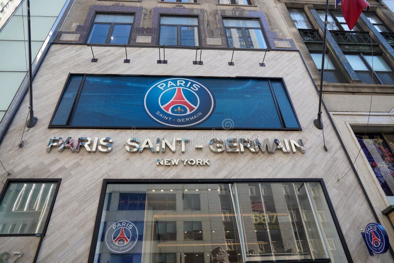 NEW YORK - NOVEMBER 3, 2022: The Official Paris Saint-Germain Flagship store on 5th Avenue in New York City. French football club Paris Saint-Germain is a professional football club based in Paris, France. NEW YORK - NOVEMBER 3, 2022: The Official Paris Saint-Germain Flagship store on 5th Avenue in New York City. French football club Paris Saint-Germain is a professional football club based in Paris, France