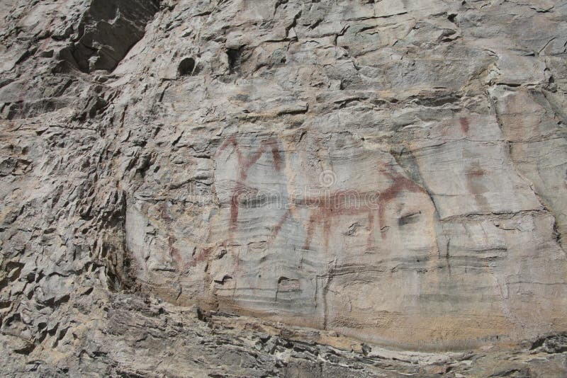 Den ovanliga djura indianen vaggar konst i nordvästliga Montana arkivbild Den ovanliga djura indianen vaggar konst i nordvästliga Montana arkivbild