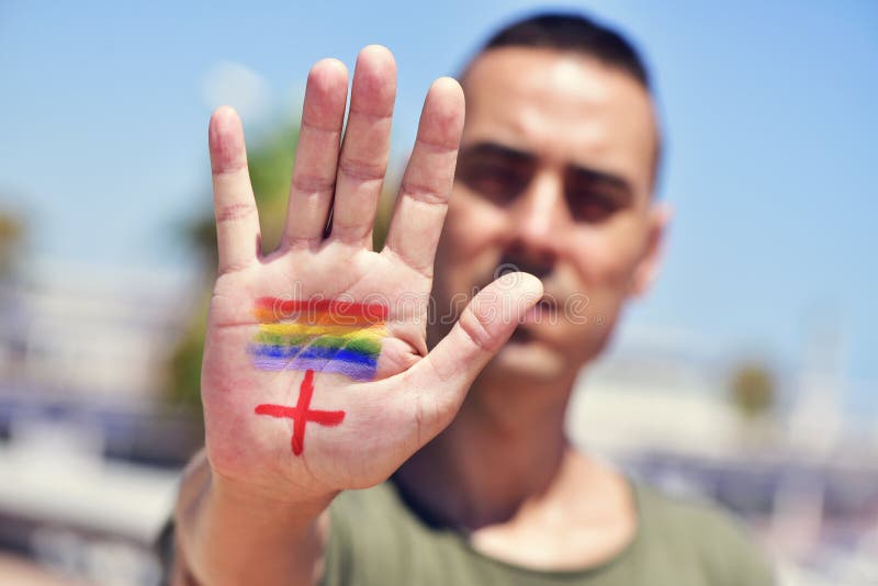 Den regnbågeflaggan och plusen undertecknar, för LGBTI-HIV-realitet folk royaltyfri bild Den regnbågeflaggan och plusen undertecknar, för LGBTI-HIV-realitet folk royaltyfri bild