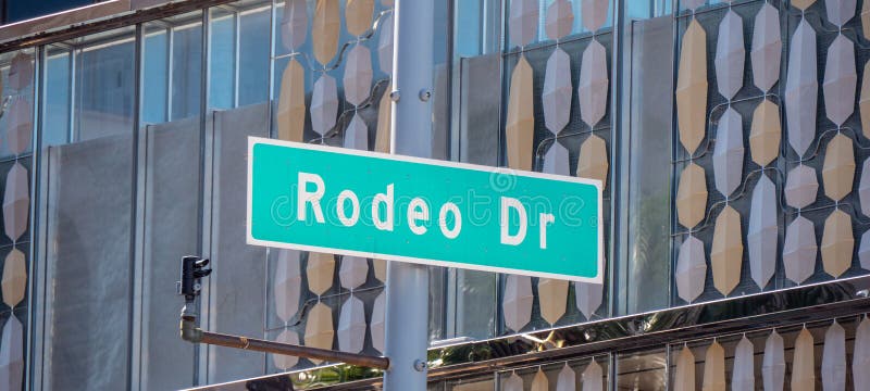 Den Rodeo Drive gatan undertecknar in Beverly Hills royaltyfri fotografi Den Rodeo Drive gatan undertecknar in Beverly Hills royaltyfri fotografi